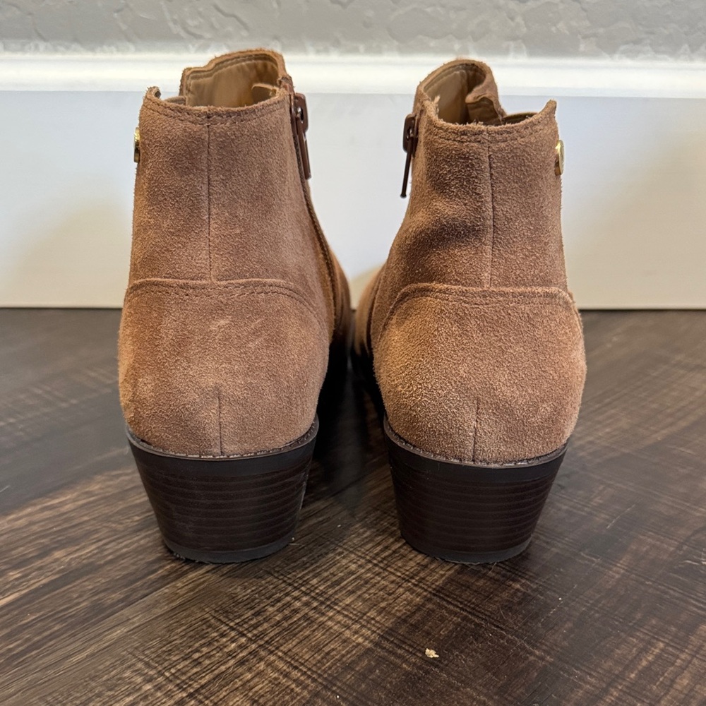VIONIC Women's Tan Suede Ankle Boots - Picture 4 of 8